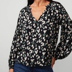 Velvet By Graham & Spencer Black/Geeen Leopard Printed Peasant Blouse Sz L